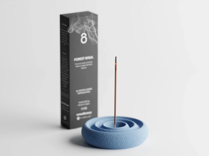 Ein blauer Design Räucherstäbchenhalter aus dem 3D-Drucker, dessen konzentrische Wellen an einen beruhigenden Zen-Garten erinnern.