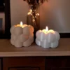 Ein zweiteiliges Bubble Teelichthalter Set aus dem 3D-Drucker, das mit warm leuchtenden LED-Teelichtern eine gemütliche Stimmung verbreitet.