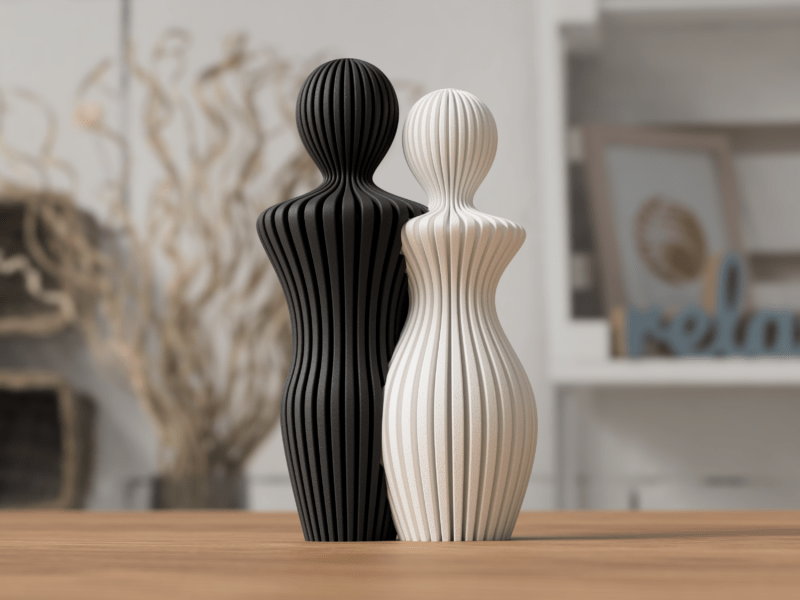 Moderne Paarstatue 3D-Druck Deko in Schwarz und Weiss mit Lamellenstruktur