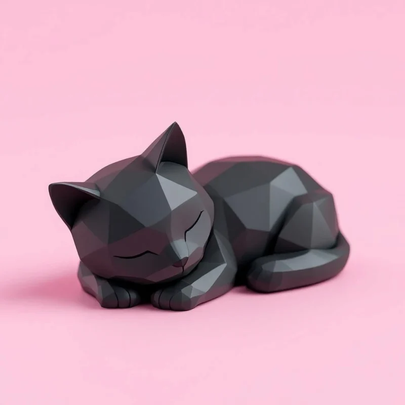 Nahaufnahme der sauberen, geometrischen Kanten der schlafenden Low Poly Katze, die eine beruhigende Wohnatmosphäre schafft.