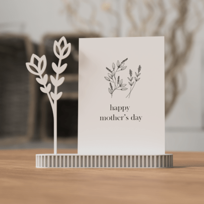 Kartenhalter für Fotos in Weiss mit zartem Blumenmotiv und Postkarte