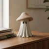Shroom Boo Halloween Geist mit grossem braunem Pilzhut