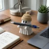 Beanie Ghost Stiftehalter in Matte Cotton White mit beiger Mütze